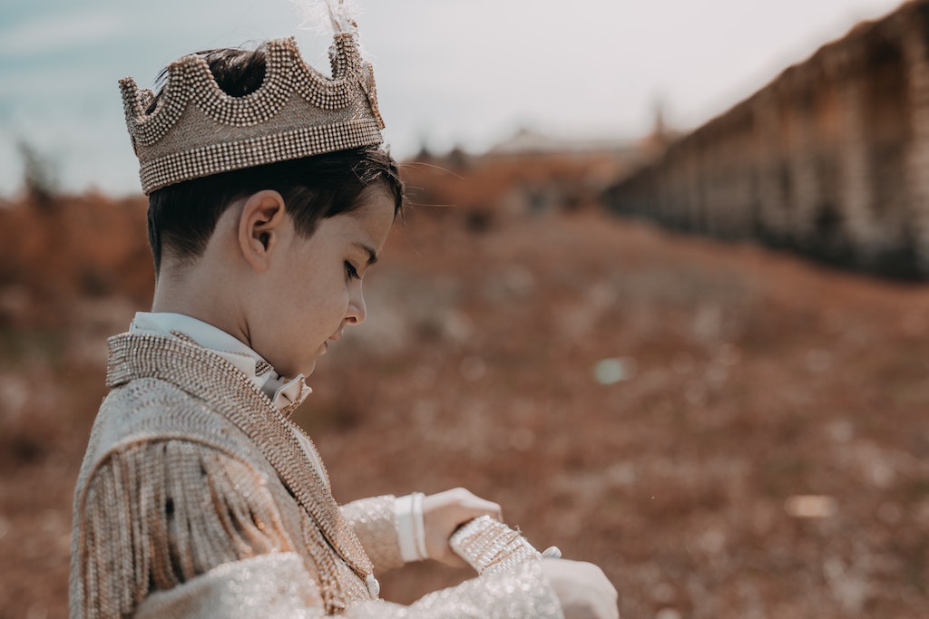Boy wearing king's crown